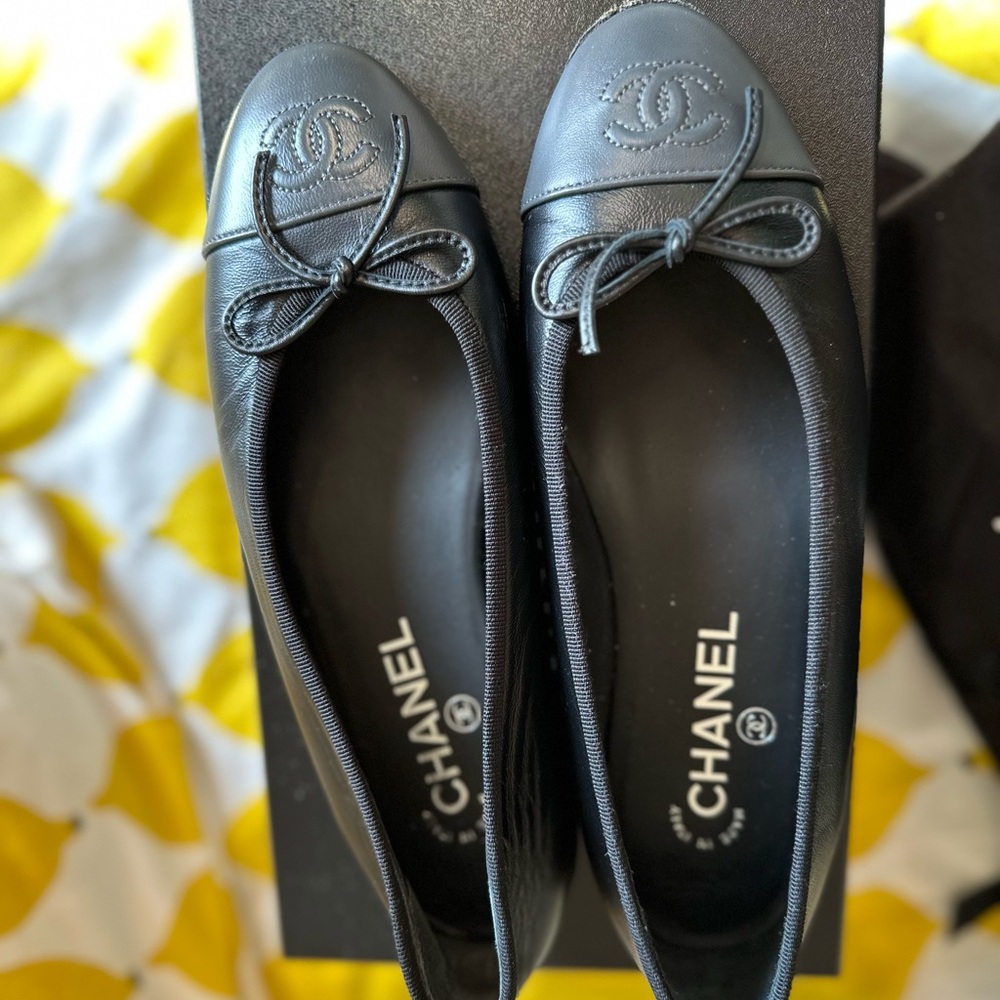 Gorgeous Chanel ballet flats very classy